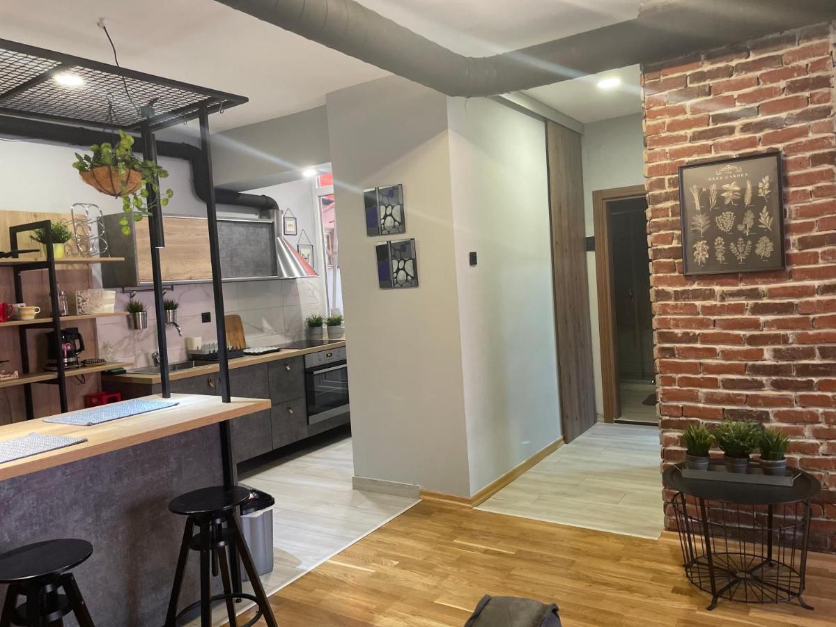 Industrial Magic On Pedestian Zone Apartment Skopje Ngoại thất bức ảnh